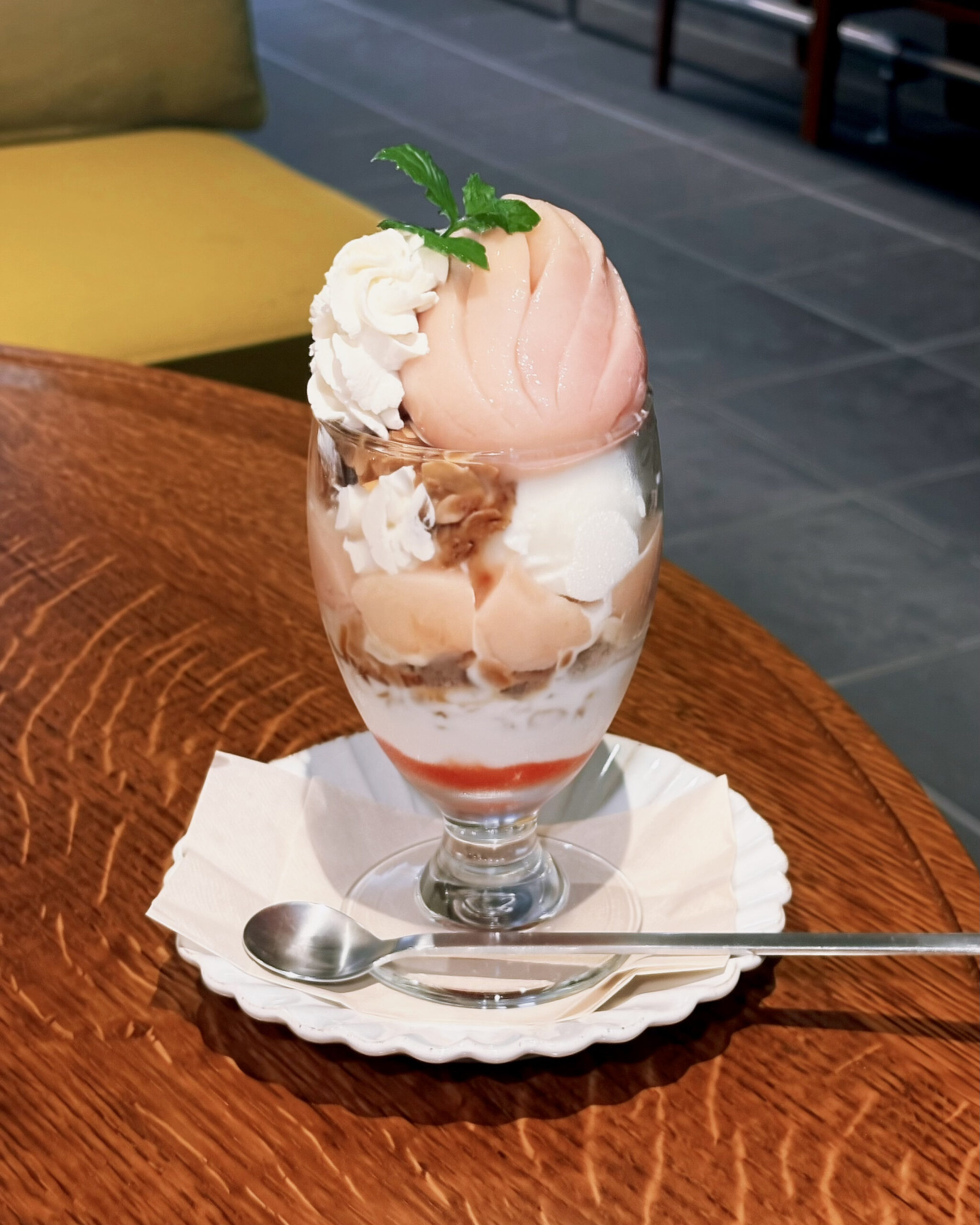 KéFUの桃パフェ